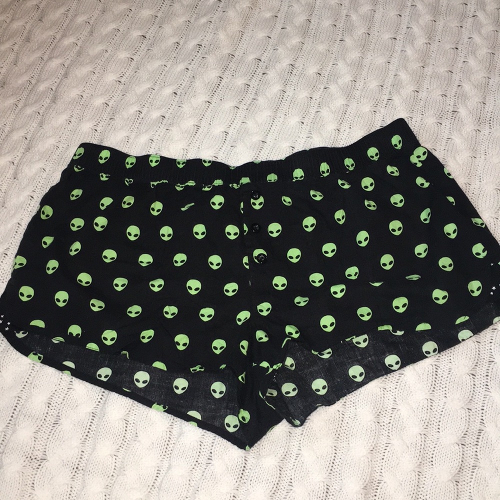 Alien shorts